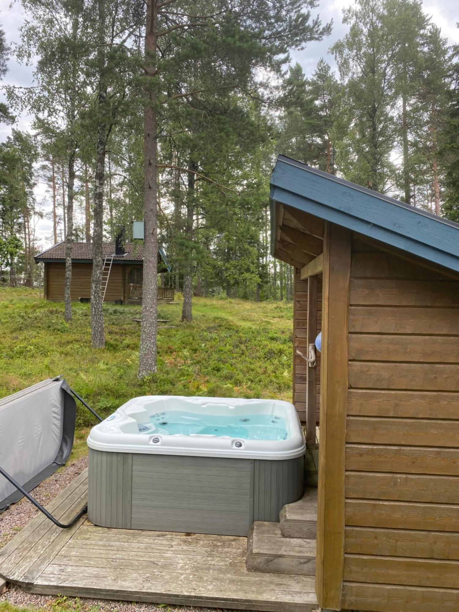 Timrad Stuga I Kanten Av Skogen Med Spa Moejlighet Mullsjö المظهر الخارجي الصورة