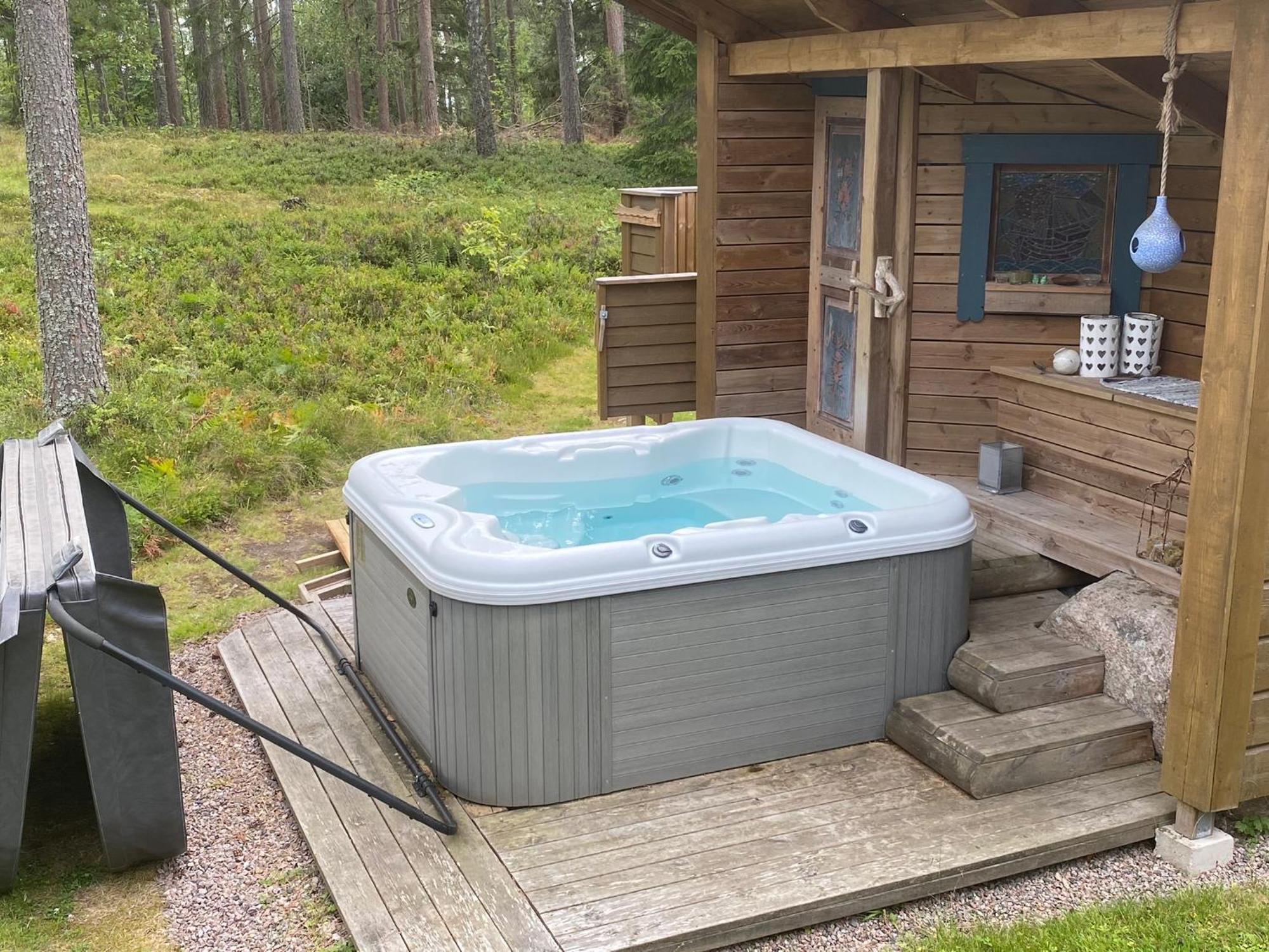 Timrad Stuga I Kanten Av Skogen Med Spa Moejlighet Mullsjö المظهر الخارجي الصورة