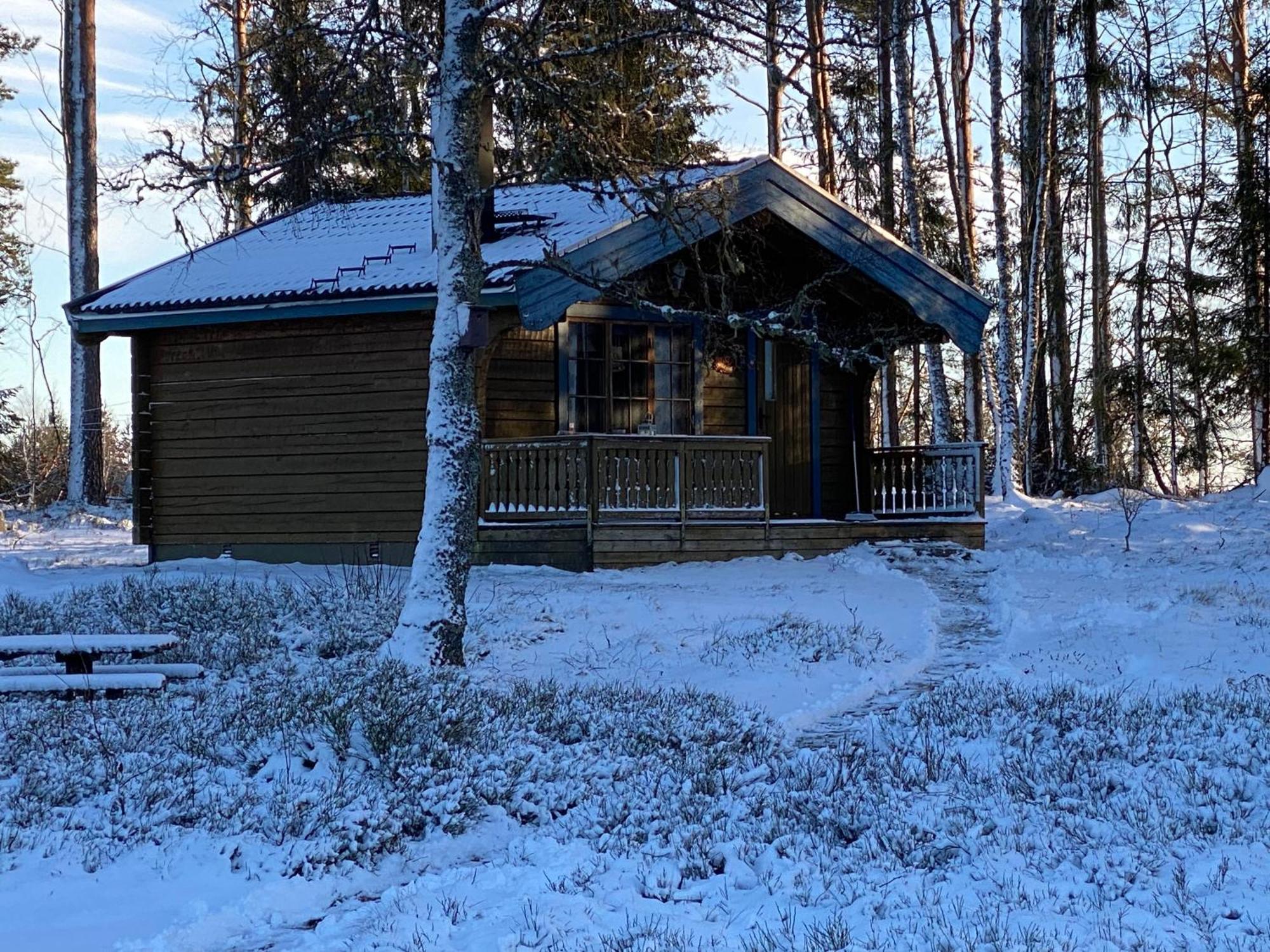 Timrad Stuga I Kanten Av Skogen Med Spa Moejlighet Mullsjö المظهر الخارجي الصورة